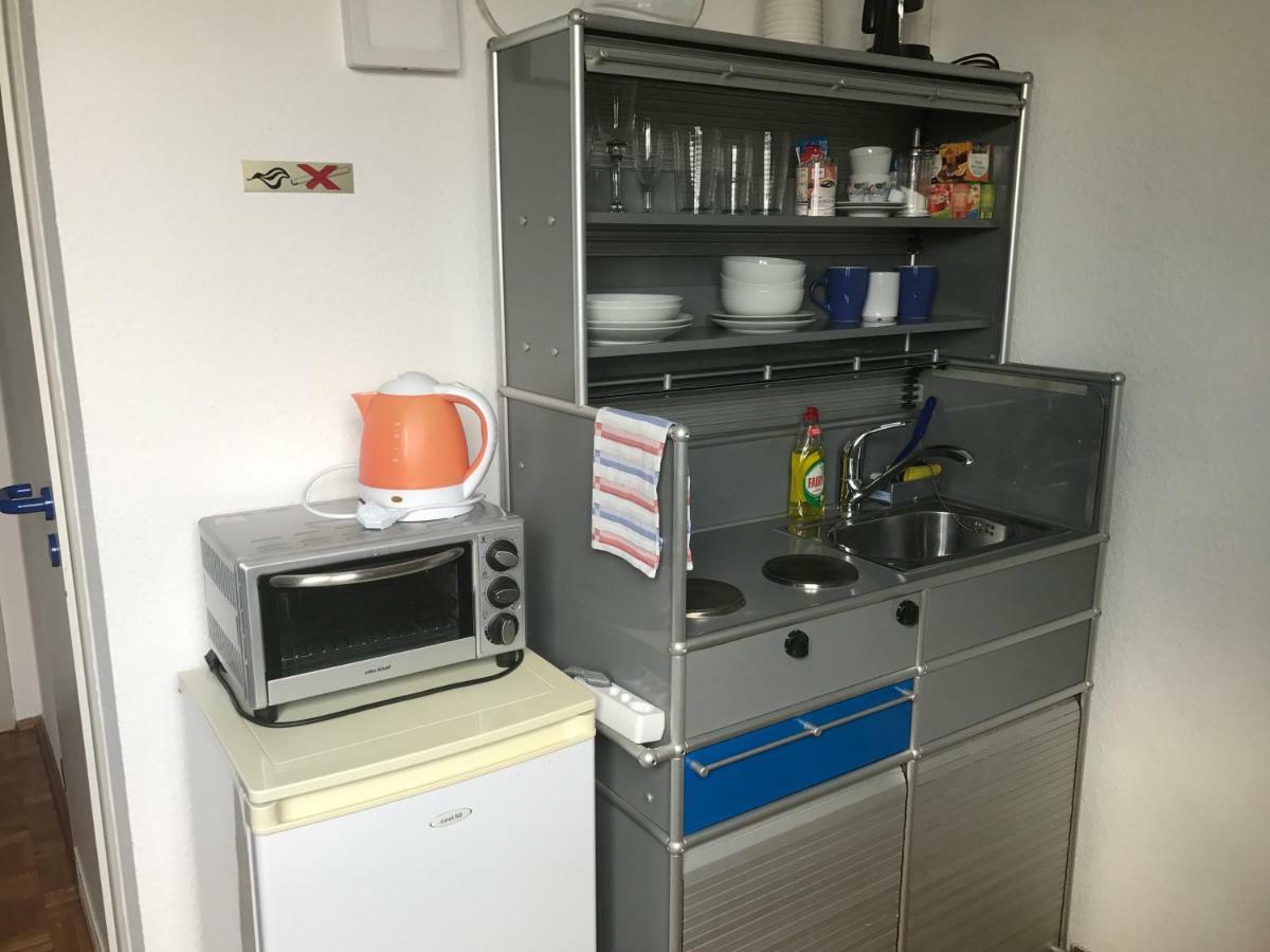 Apartmenthaus Zentrum Komfort Apartments Mit Minikuchen Verschiedener Grossen 카셀 외부 사진